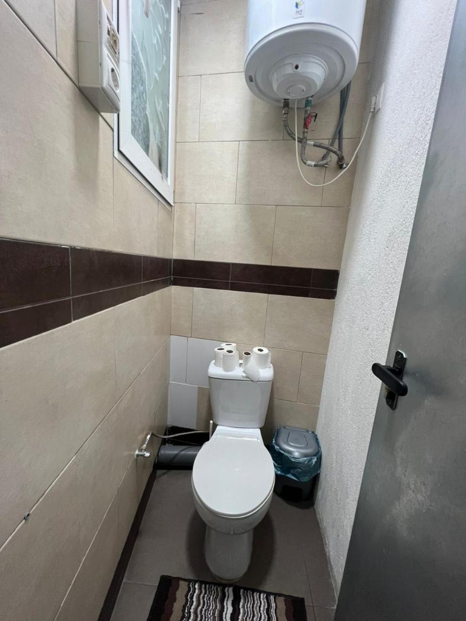Hostal Milan Аликанте Экстерьер фото A toilet in a hotel