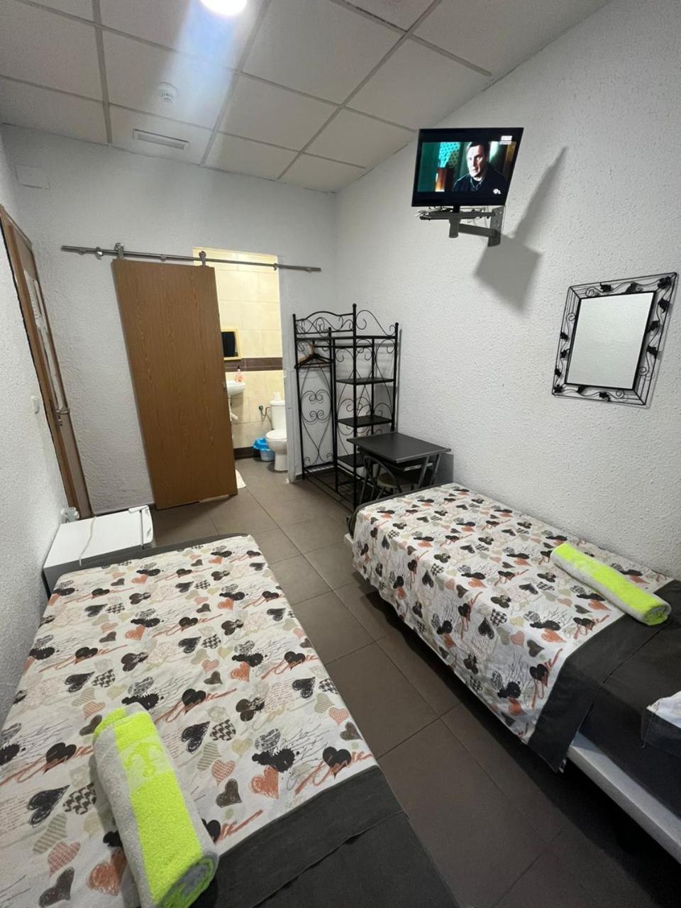 Hostal Milan Аликанте Экстерьер фото A room at a love hotel in Japan