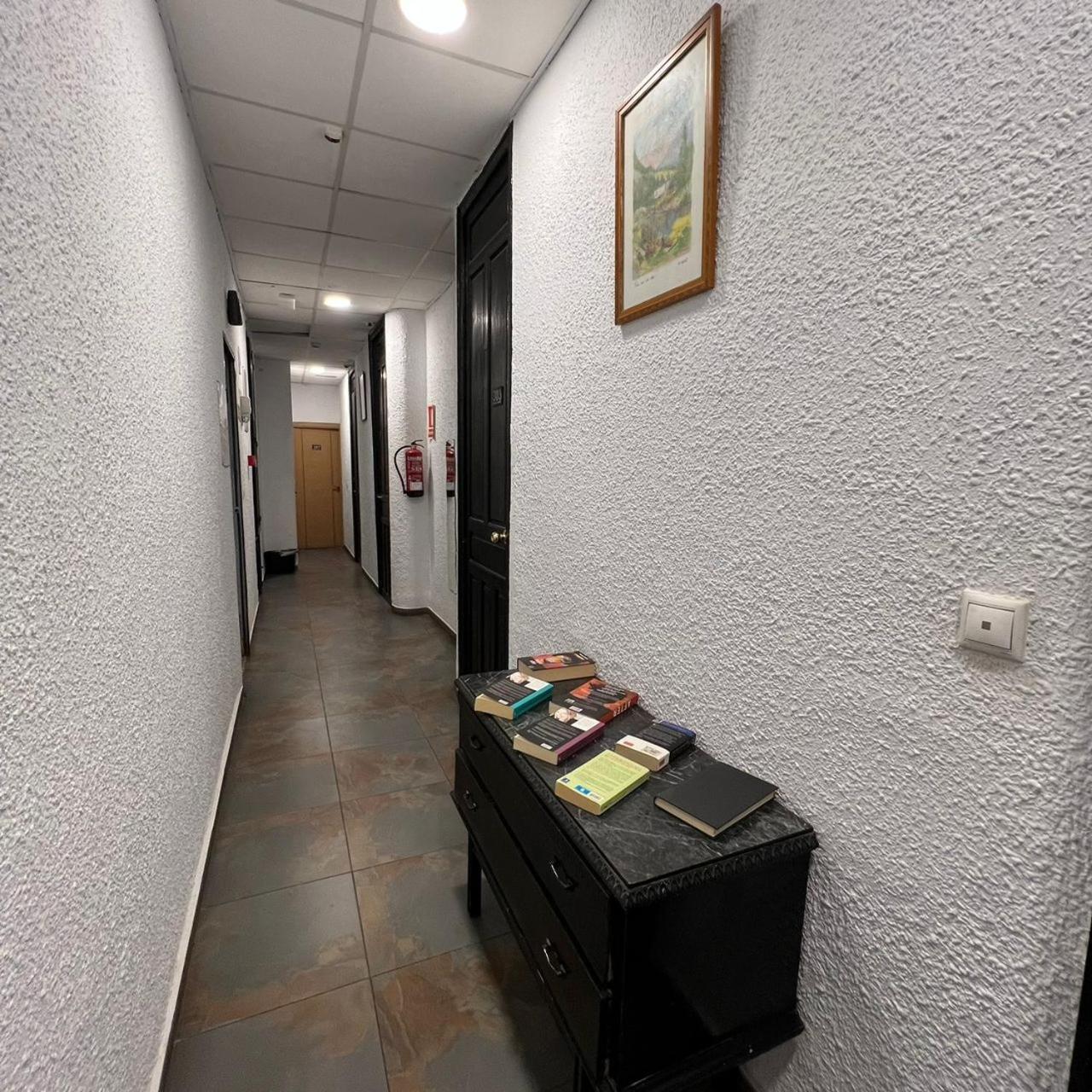Hostal Milan Аликанте Экстерьер фото