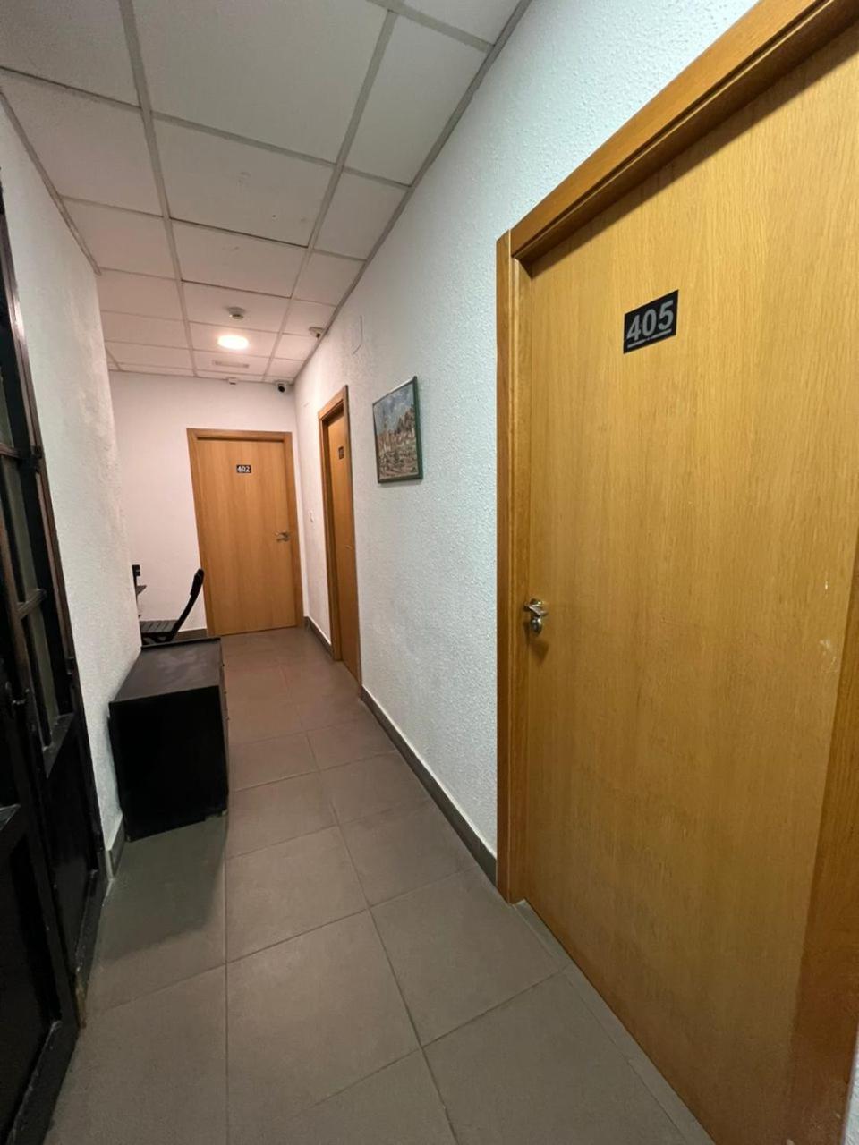 Hostal Milan Аликанте Экстерьер фото A typical corridor in the 4th floor of the main building
