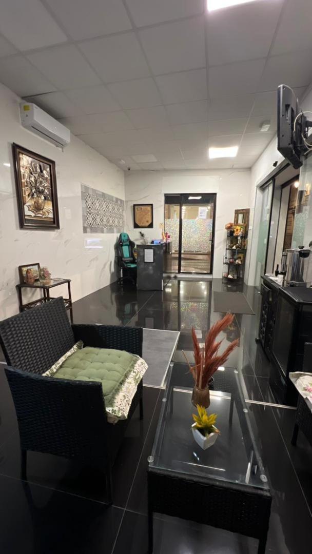 Hostal Milan Аликанте Экстерьер фото A dental practice in India