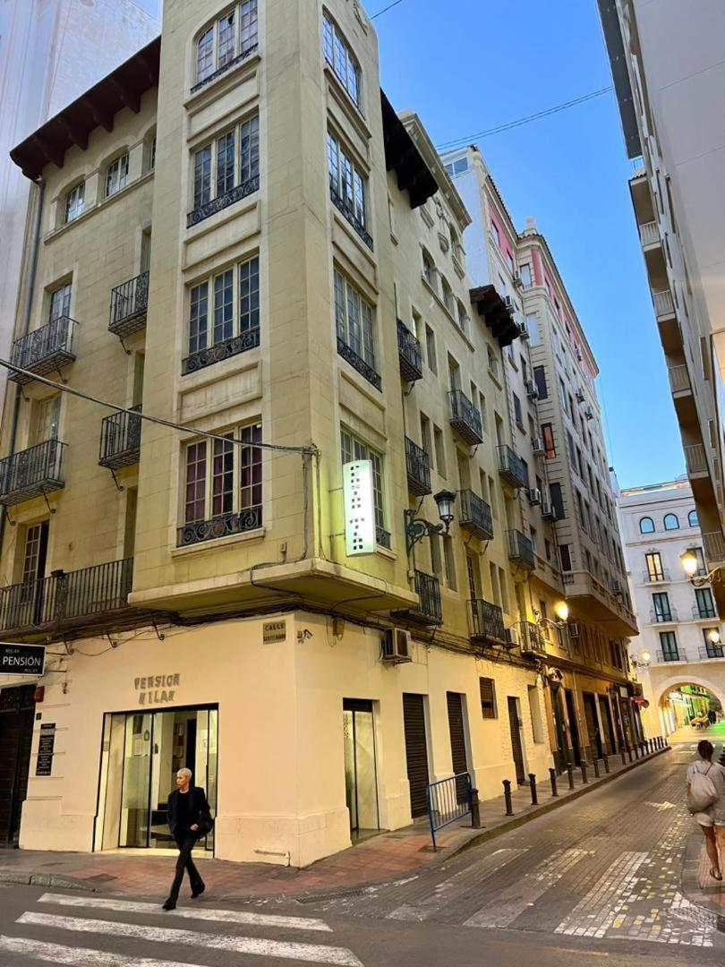 Hostal Milan Аликанте Экстерьер фото The building of the museum