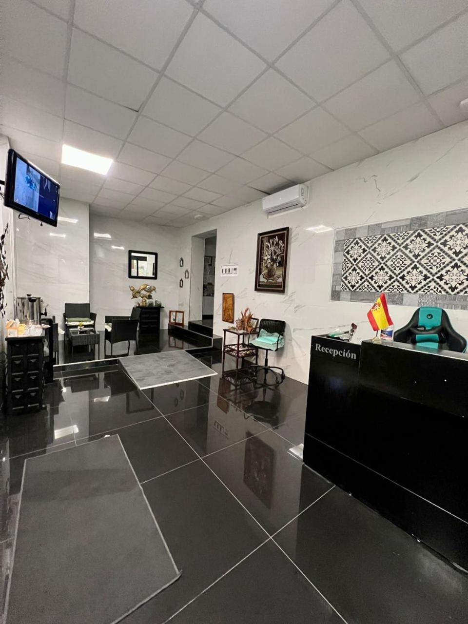 Hostal Milan Аликанте Экстерьер фото Reception area of the Embassy of Spain in Tirana