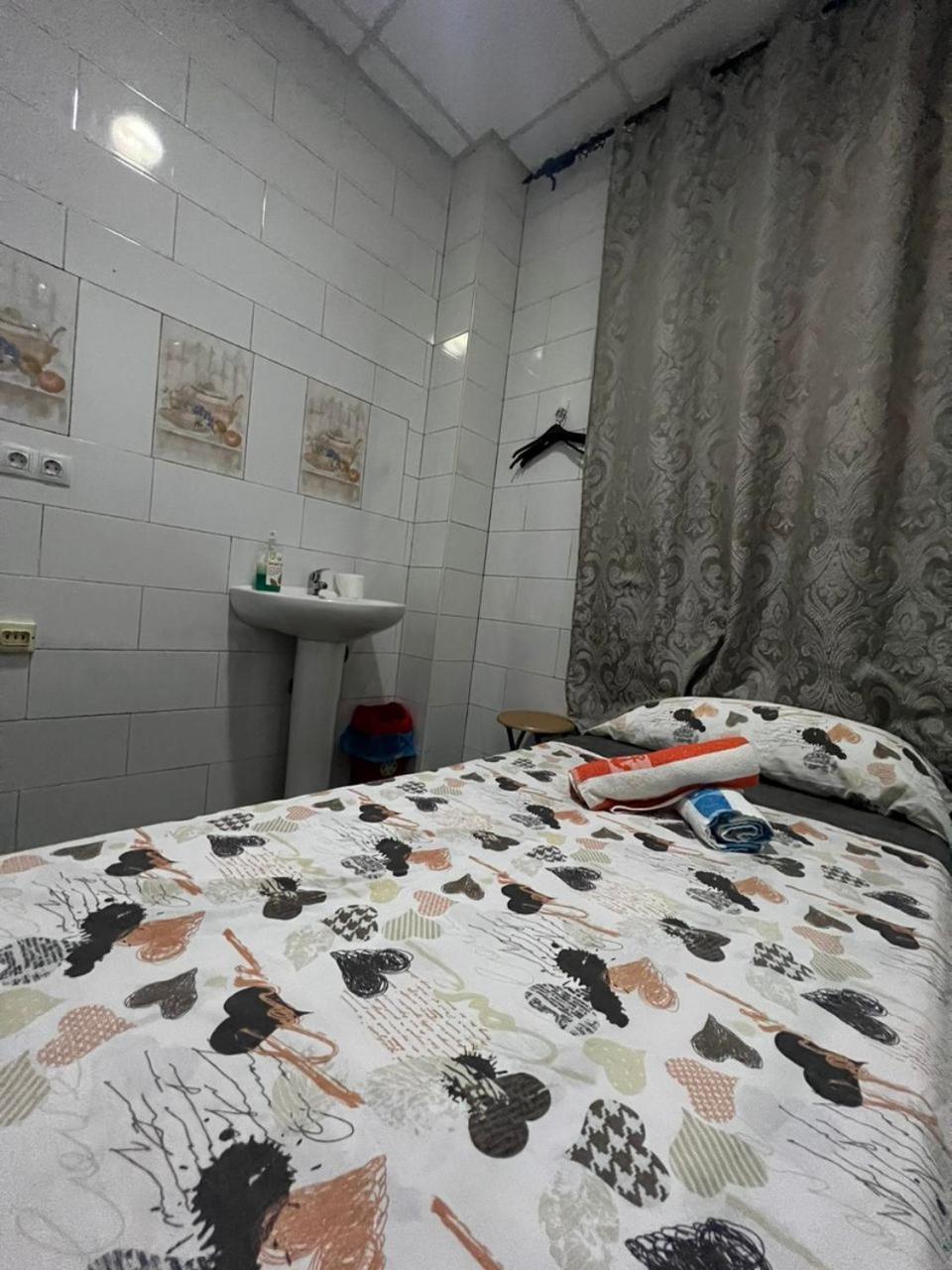 Hostal Milan Аликанте Экстерьер фото