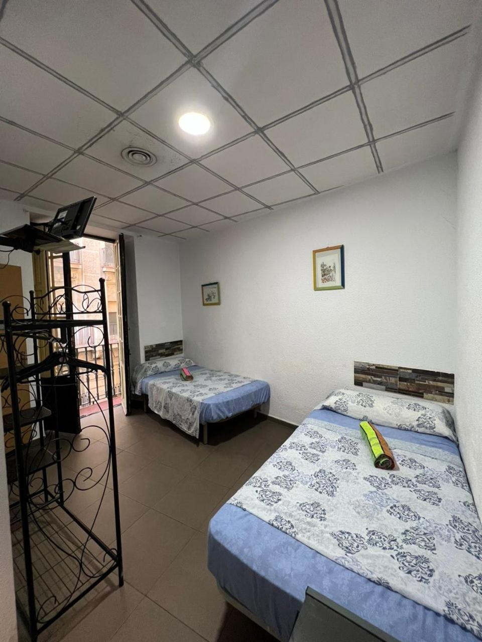 Hostal Milan Аликанте Экстерьер фото