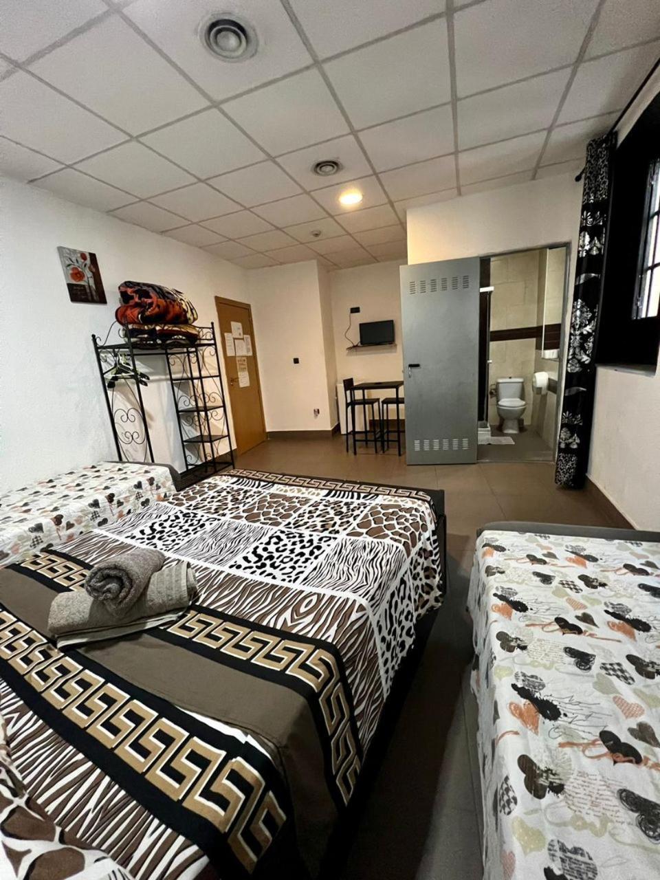 Hostal Milan Аликанте Экстерьер фото A typical bedroom in the new residence halls