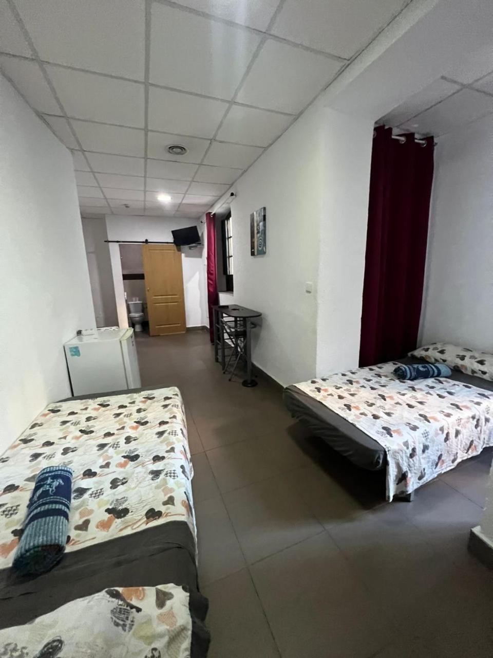 Hostal Milan Аликанте Экстерьер фото