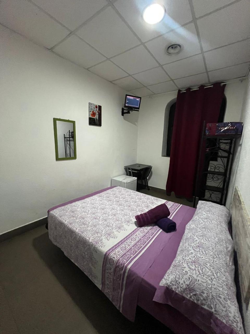 Hostal Milan Аликанте Экстерьер фото A typical room in a love hotel