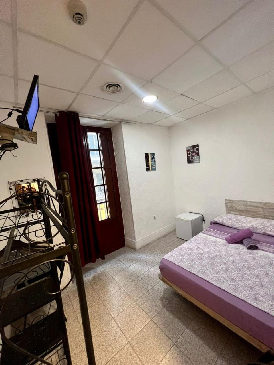 Hostal Milan Аликанте Экстерьер фото